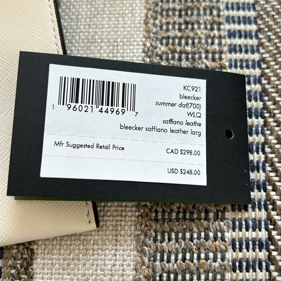 NWT and dust bag. Kate Soade large bleecker saffiano bag w/wristlet  & card case - Picture 2 of 5